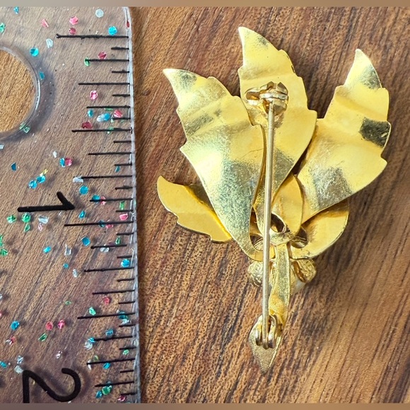 Elegant Damascene Gold and Silver Brooch with Pearl Accent Leaf - Picture 2 of 2